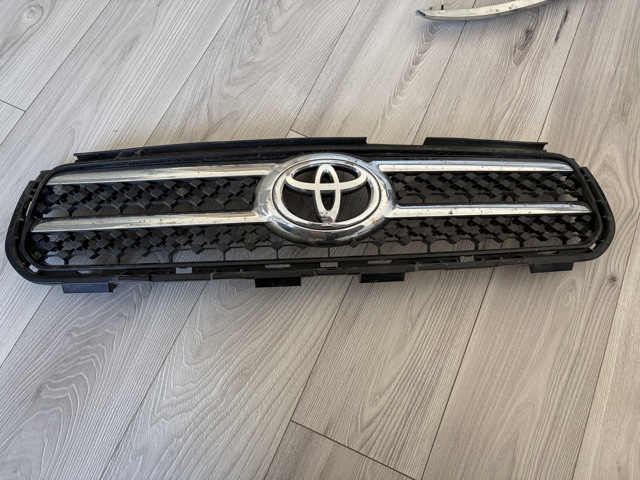Облицовка радиатора 5310142190 TOYOTA