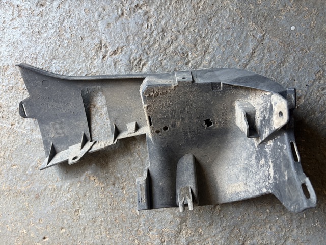 Крепление бампера переднего A1668850124 MERCEDES
