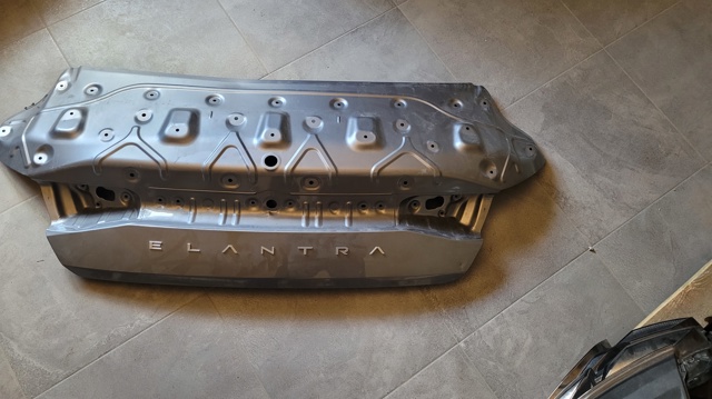 Крышка багажника 69200AA010 HYUNDAI