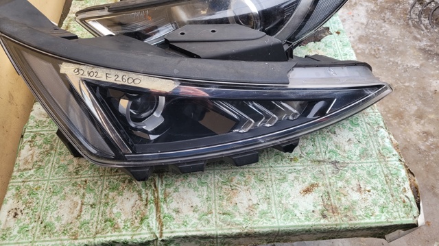 Правая блок фара 92102F2600 HYUNDAI