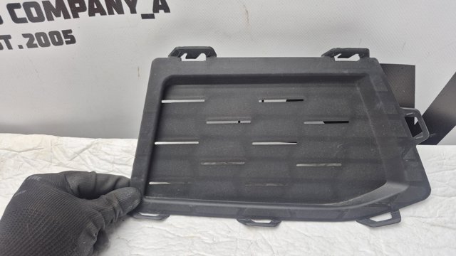 Решетка бампера переднего правая 51118747844 BMW