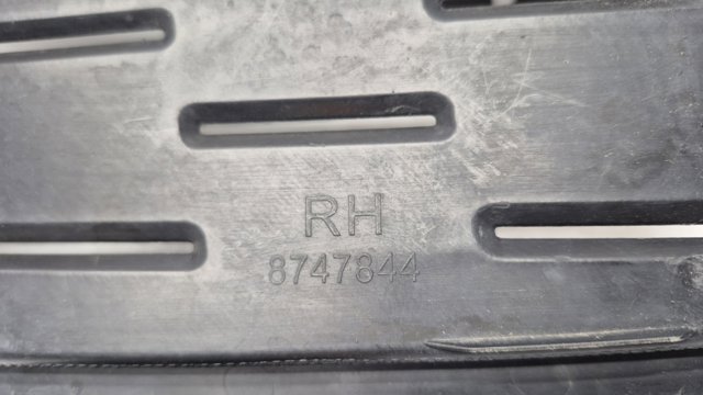 51118747844 BMW Решетка бампера переднего правая купить в Львов