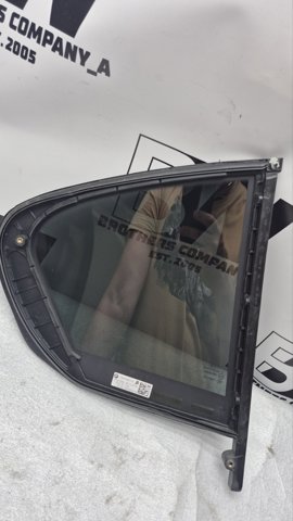Стекло-форточка двери, задней, левой 51357387455 BMW
