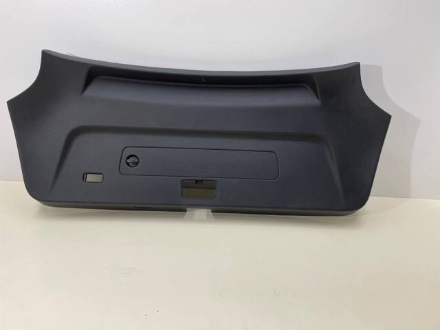 Облицовка багажника пятой двери 4K48679734PK VAG