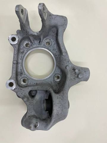 VAG 4KE505432C Цапфа (поворотный кулак) задний правый в наличии Чернигов