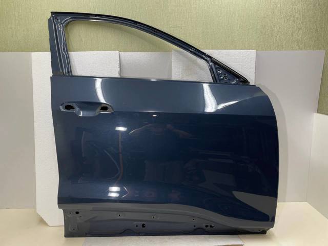 Пассажирская передняя дверь 4KE831052B VAG