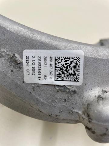 4M0407254K VAG Цапфа (поворотный кулак) передний правый купить в Ужгород