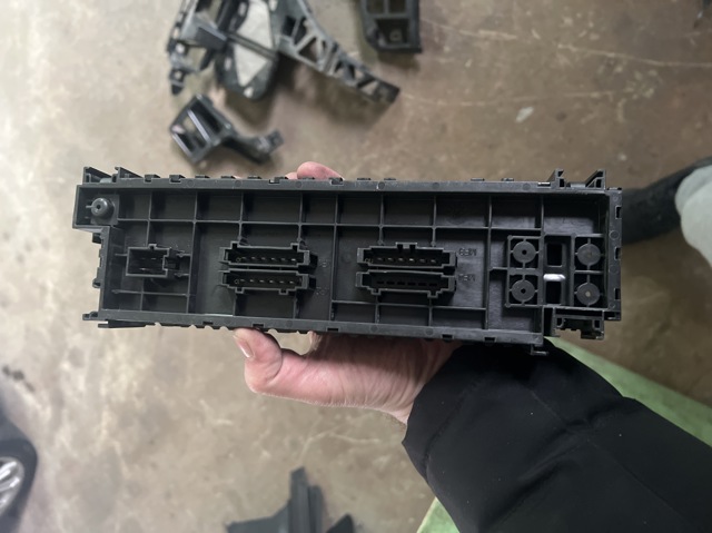 Монжатный блок реле A1665402350 MERCEDES