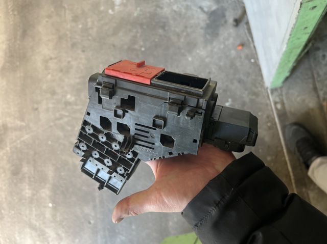 Панель предохранителей A1665402450 MERCEDES