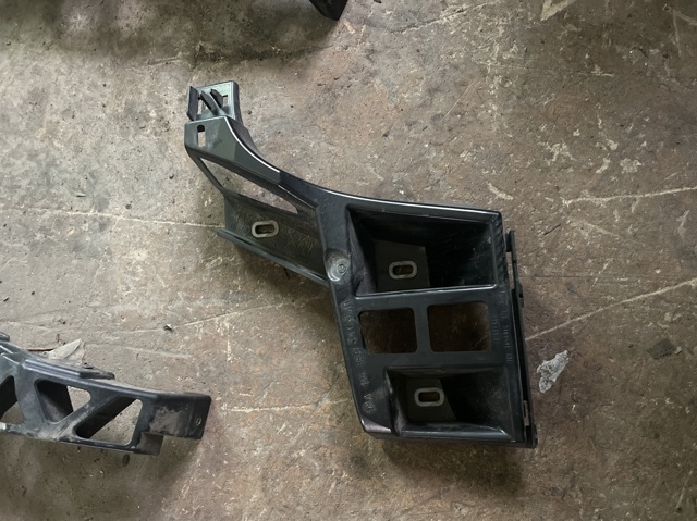 Кронштейн бампера заднего, правый A1668803403 MERCEDES