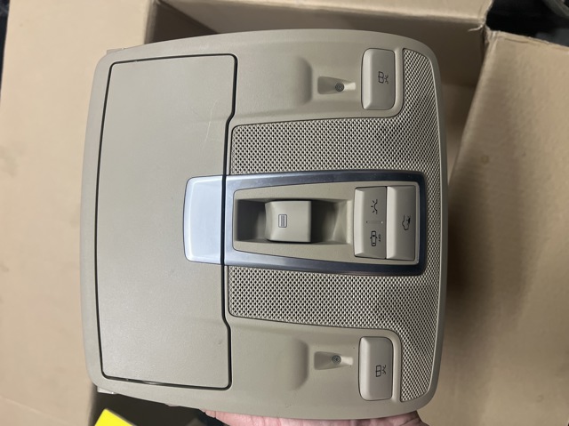 Плафоны внутреннего освещения A16690623018N84 MERCEDES