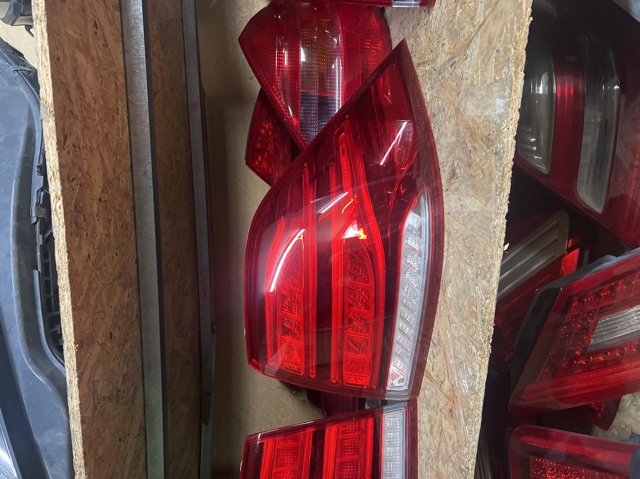 Задний правый внешний фонарь A1669065601 MERCEDES