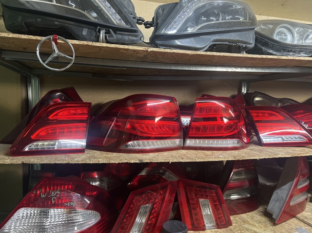 Фара задняя правая внутренняя A1669066001 MERCEDES