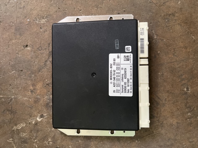 Блок управления пневмоподвеской A2215407962 MERCEDES