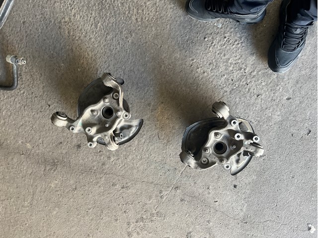 Кулак поворотный левый A2463503241 MERCEDES