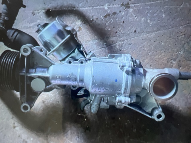 Помпа водяная, (насос) охлаждения A2742000800 MERCEDES