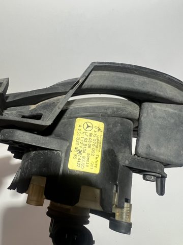Правая противотуманная фара 2518200856 MERCEDES