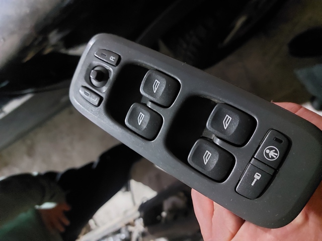 8682949 VOLVO Кнопочный блок управления стеклоподъемником передний левый купить в Житомир