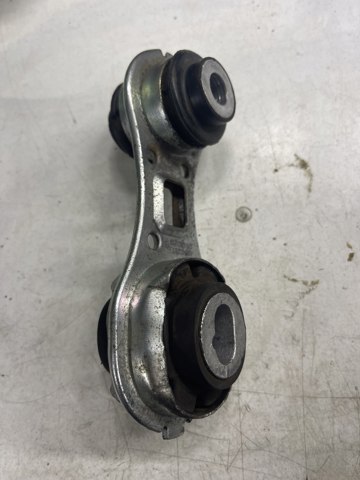 Подушка (опора) двигателя, правая верхняя 8200272424 RENAULT