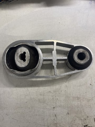 RENAULT 8200777542 Подушка (опора) двигателя нижняя в наличии Киев