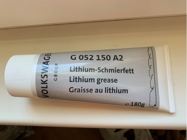 Смазка для направляющих суппорта G052150A2 VAG