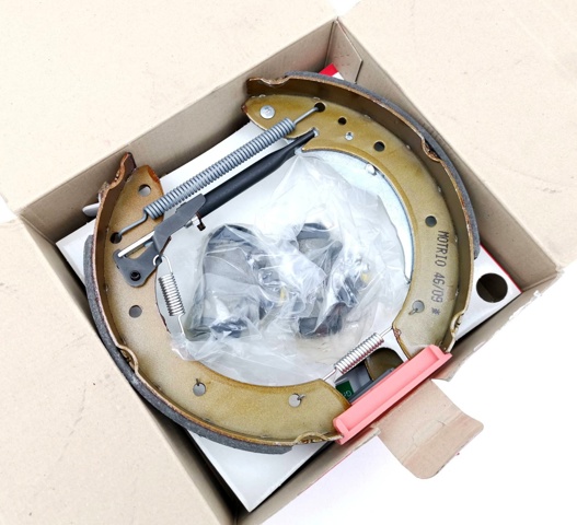 8671012994 RENAULT Колодки тормозные задние барабанные, в сборе с цилиндрами, комплект купить в Сумы