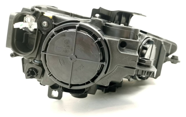 VAG 8V0941043E Левая фара в наличии Черкассы