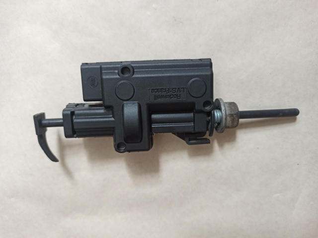 8200305732 RENAULT Мотор-привод открытия лючка бака купить в Каменское