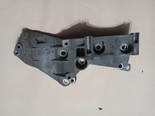 Кронштейн крепления генератора 8200669494 RENAULT