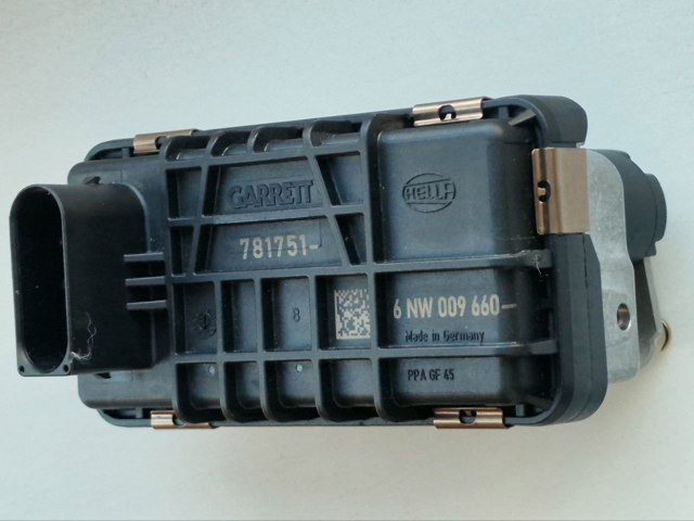 Модуль управления турбиной 6NW009660 HELLA