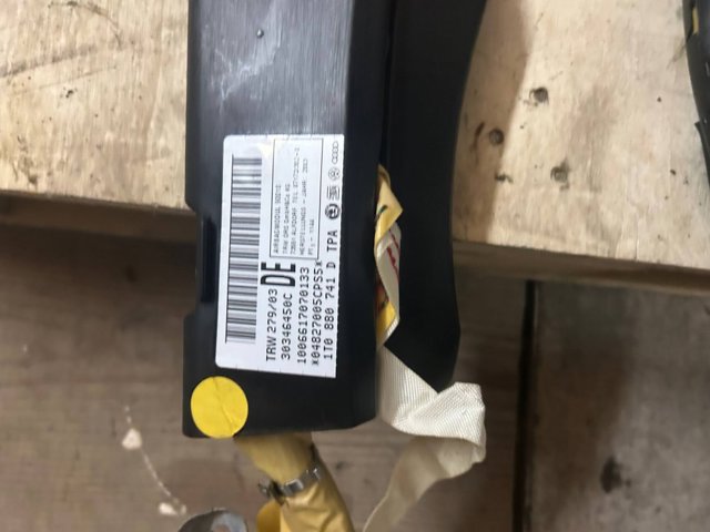 VAG 1T0880742F Шторка боковая, правая в наличии Украина