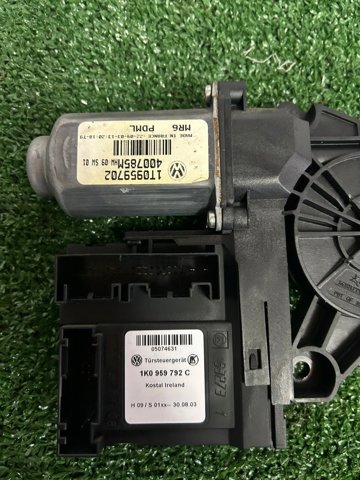 1T0959702 VAG Мотор стеклоподъемника двери передней правой купить в Черкассы