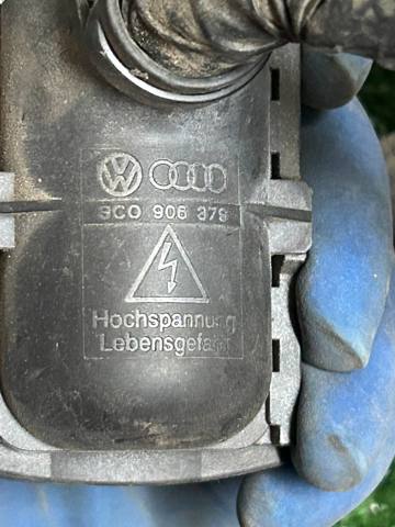 4D0971993 VAG Разъем (фишка) генератора купить в Украина