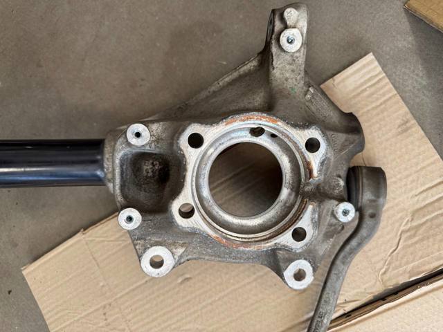 Цапфа поворотного кулака 31216882597 BMW
