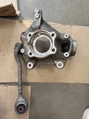 Цапфа поворотная правая 31216882598 BMW