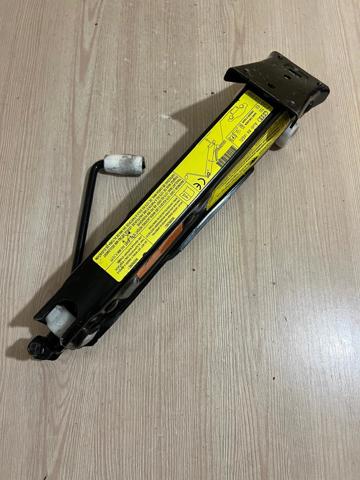 Домкрат автомобильный 4G0011031F VAG