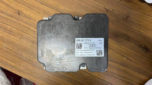 VAG 4M6907379N в наличии Ровно