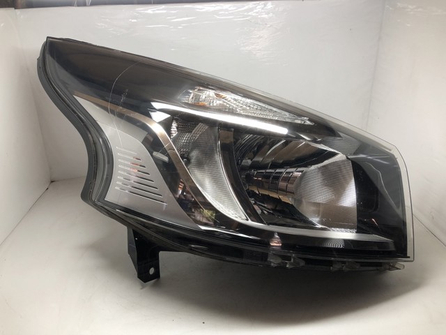 Фара передняя правая 260109424R RENAULT