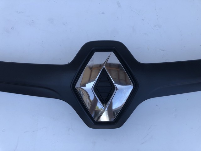 628959190R RENAULT Решетка капота купить в Кривой Рог