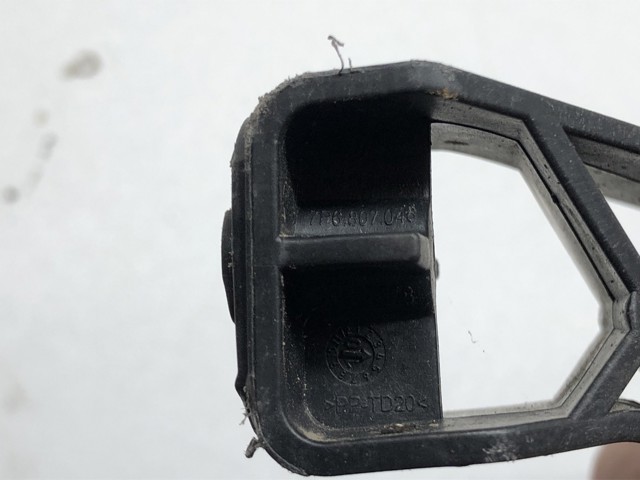 7P6807046 Кронштейн бампера заднего левый купить Тернополь