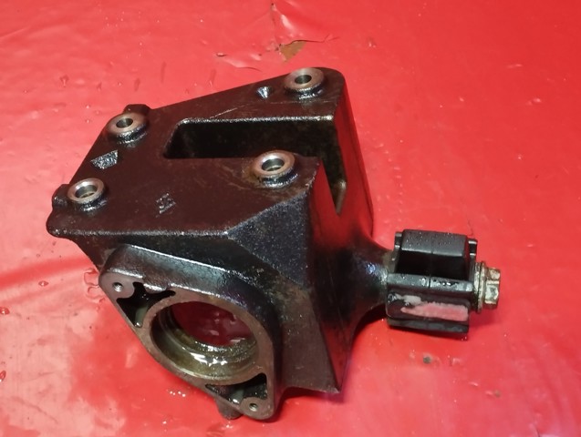 Опора подвесного подшипника передней полуоси 8200426805 RENAULT