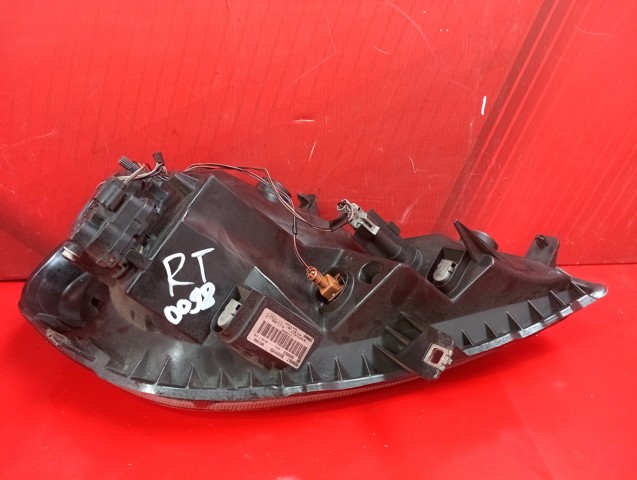 RENAULT 8200701353 Правая фара в наличии Тернополь