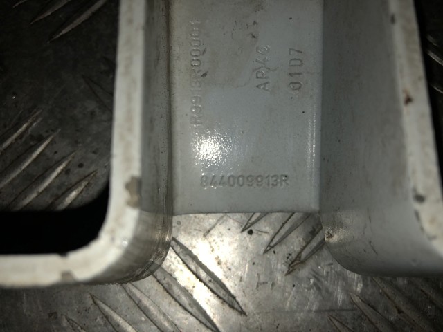 844009913R RENAULT Петля двери задней (распашной)  купить в Киев