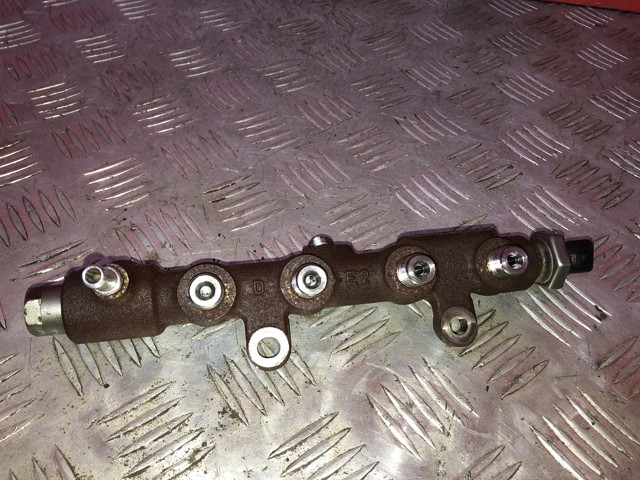 Рампа форсунок системы впрыска топлива 9821399680 OPEL