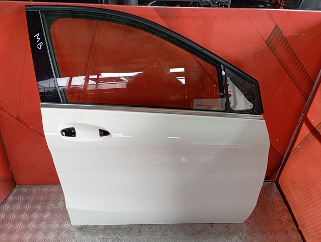Пассажирская передняя дверь A2467200205 MERCEDES
