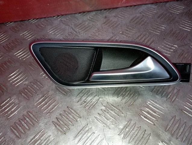Облицовка внутренней ручки двери, задней, правой A2467300448 MERCEDES