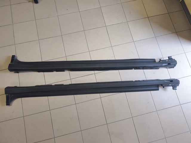 Накладка наружняя (молдинг) порога, правый 51127488232 BMW