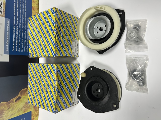 Опора передней стойки KB65517 SNR