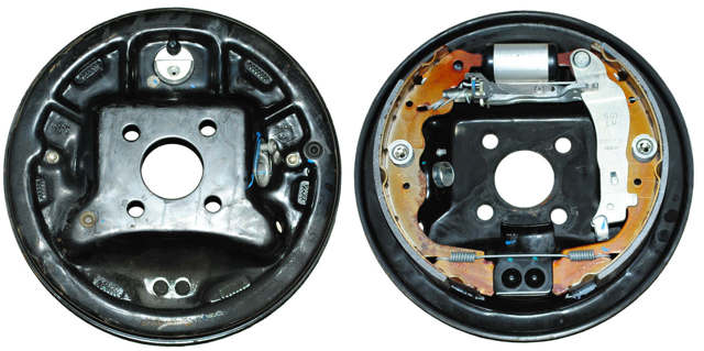 440208382R RENAULT Колодки тормозные задние барабанные, в сборе с цилиндрами, комплект купить в Житомир