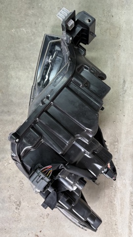 MAZDA KSD651030 Фара правая в наличии Винница